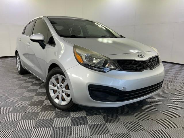 Photo of 2014 Bright Silver Kia Rio