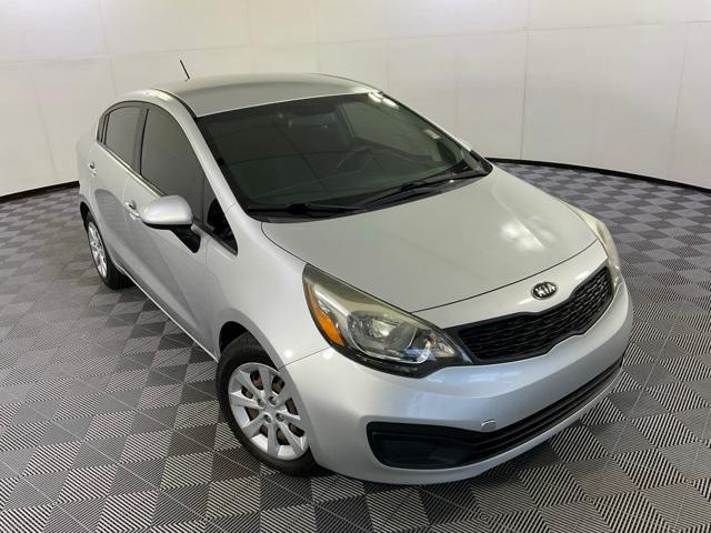 Photo of 2014 Bright Silver Kia Rio