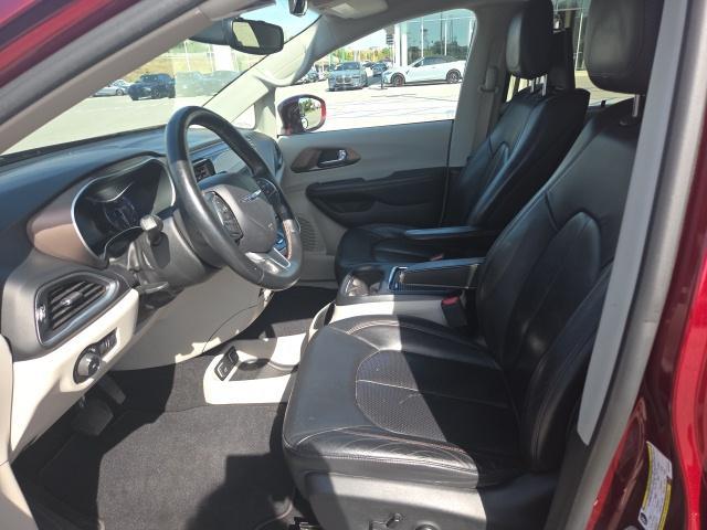 Photo of 2017 Velvet Red Pearlcoat Chrysler Pacifica