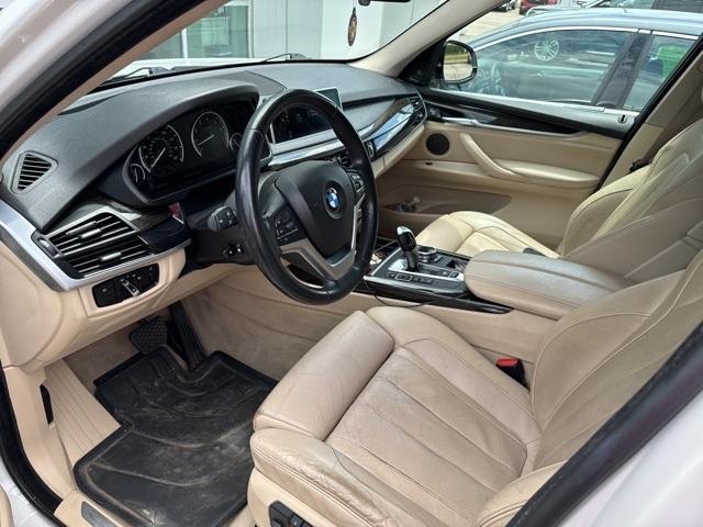 Photo of 2014 Mineral White Metallic BMW X5