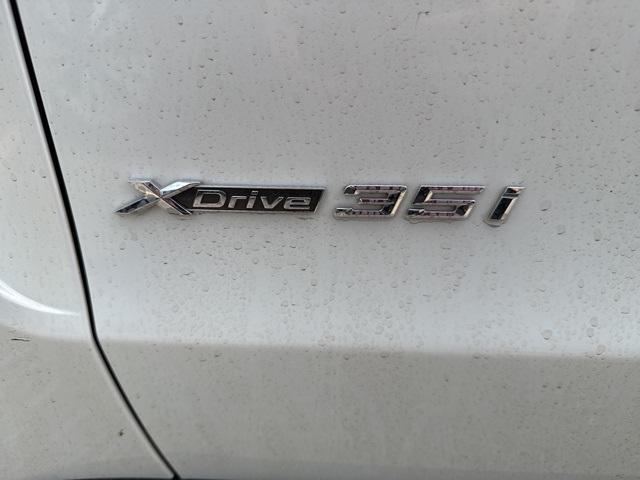 Photo of 2014 Mineral White Metallic BMW X5