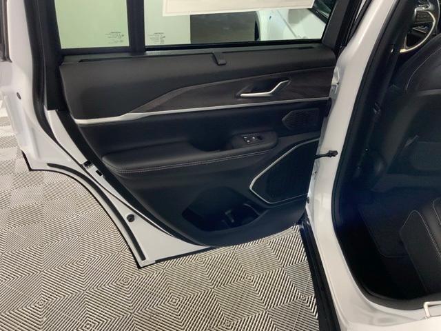 Photo of 2024 Bright White Clearcoat Jeep Grand Cherokee 4xe