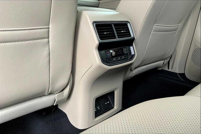 Photo of 2025 Pure White Volkswagen Atlas