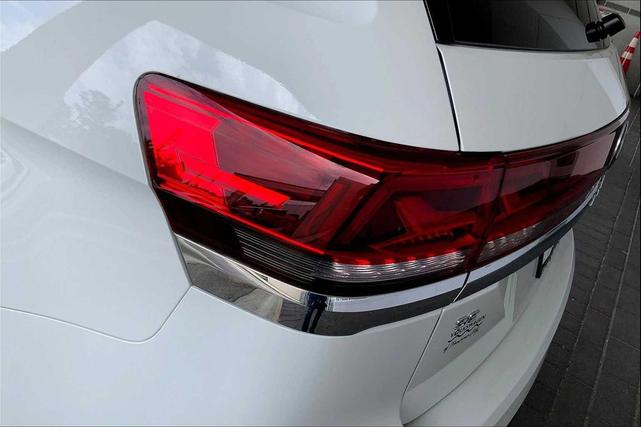 Photo of 2025 Pure White Volkswagen Atlas