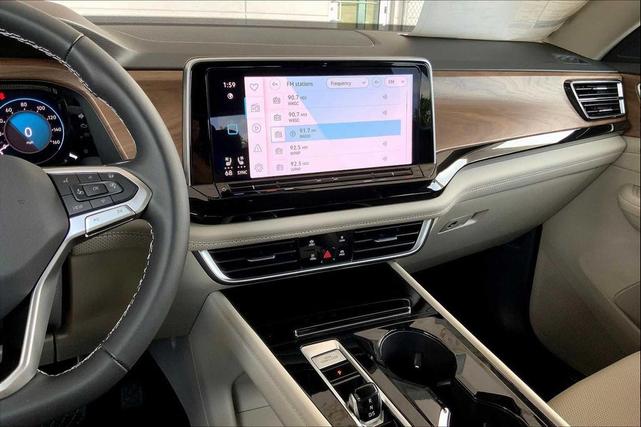 Photo of 2025 Pure White Volkswagen Atlas