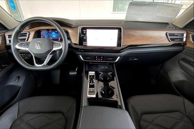 Photo of 2025 Gray Volkswagen Atlas
