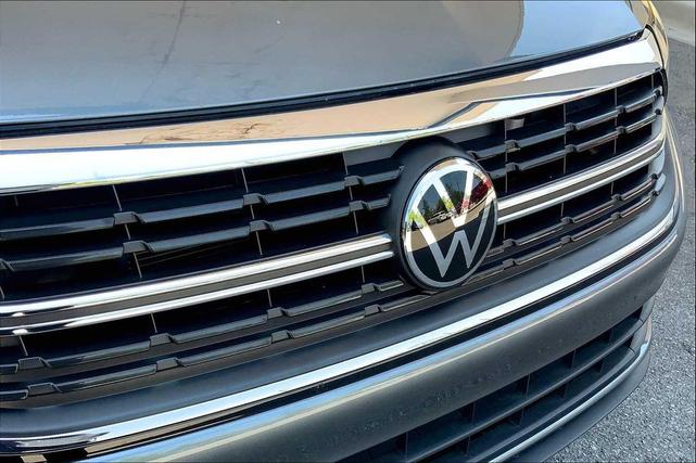 Photo of 2024 Platinum Gray Metallic Volkswagen Jetta