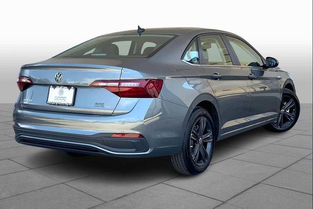 Photo of 2024 Platinum Gray Metallic Volkswagen Jetta