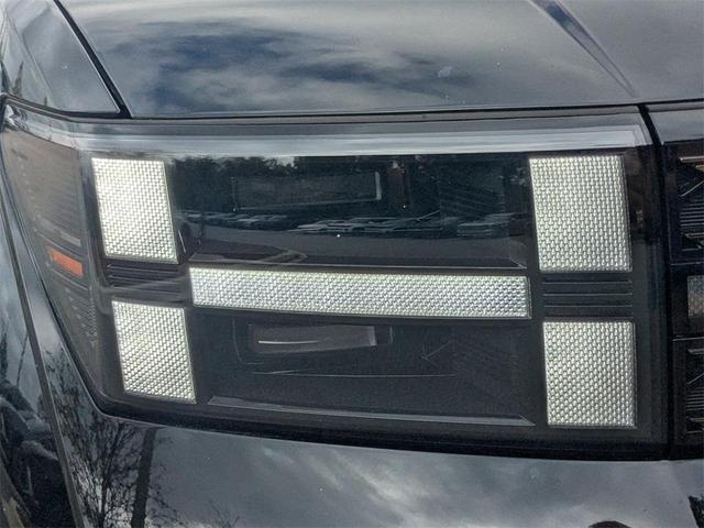 Photo of 2025 Phantom Black Hyundai SANTA FE HEV