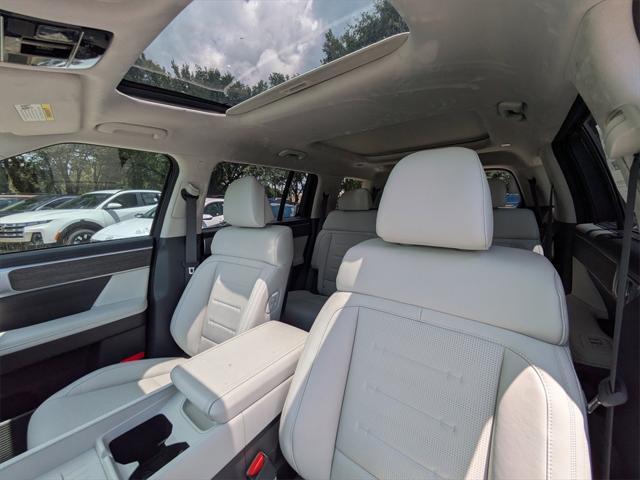 Photo of 2025 Ecotronic Gray Hyundai SANTA FE HEV
