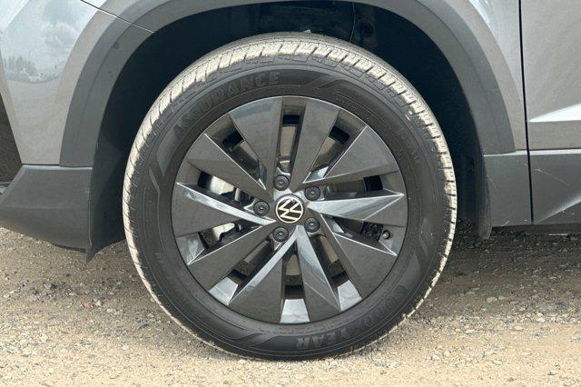 Photo of 2022 Platinum Gray Metallic Volkswagen Taos