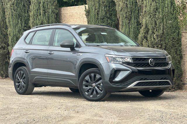 Photo of 2022 Platinum Gray Metallic Volkswagen Taos