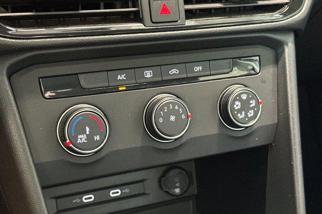 Photo of 2022 Platinum Gray Metallic Volkswagen Taos