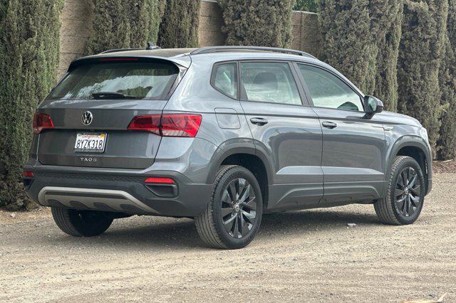 Photo of 2022 Platinum Gray Metallic Volkswagen Taos