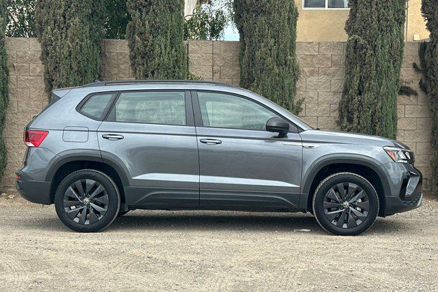 Photo of 2022 Platinum Gray Metallic Volkswagen Taos