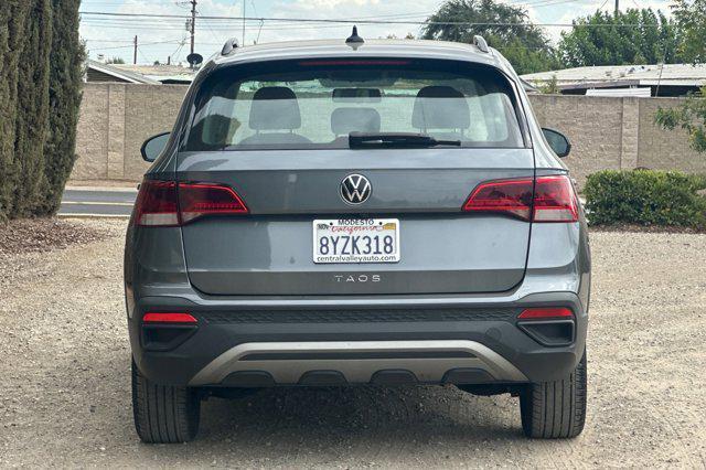 Photo of 2022 Platinum Gray Metallic Volkswagen Taos