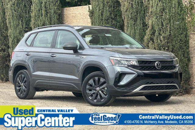 Photo of 2022 Platinum Gray Metallic Volkswagen Taos