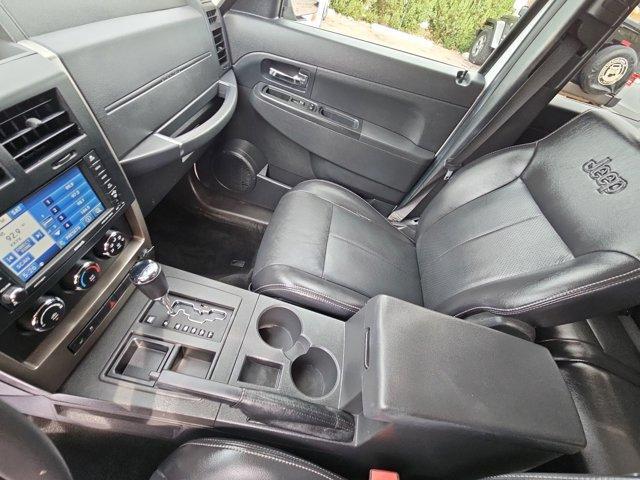 Photo of 2012 Bright White Jeep Liberty