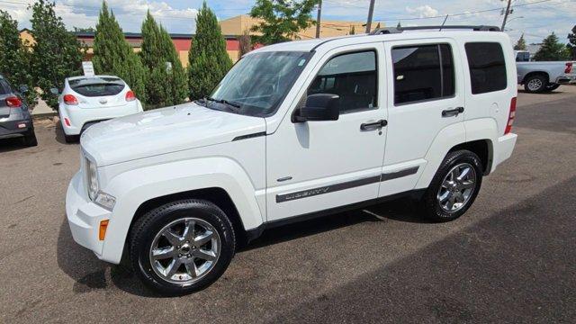 Photo of 2012 Bright White Jeep Liberty