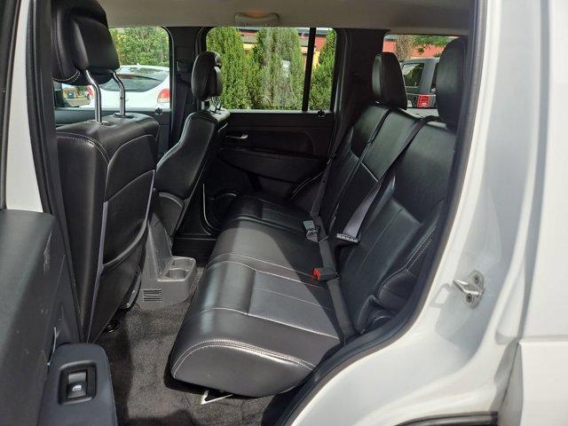 Photo of 2012 Bright White Jeep Liberty
