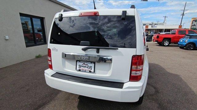 Photo of 2012 Bright White Jeep Liberty