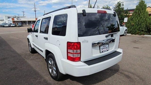 Photo of 2012 Bright White Jeep Liberty