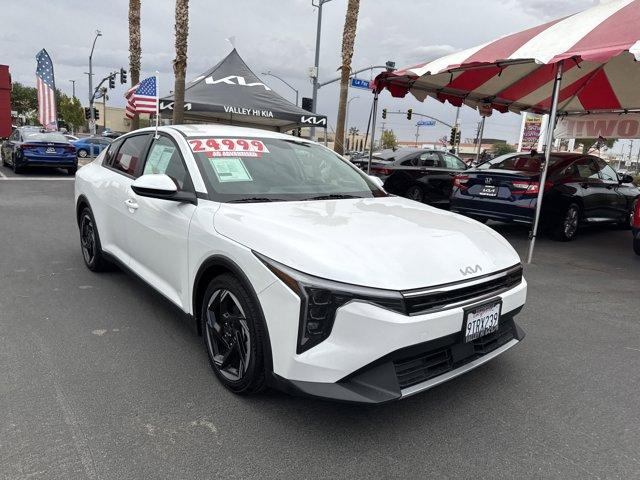 Photo of 2025 Snow White Pearl Kia K4