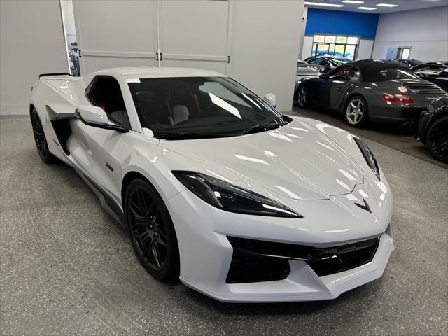 Photo of 2023 White Pearl Metallic Tricoat Chevrolet Corvette