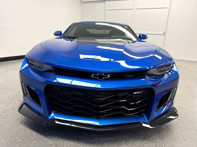 Photo of 2017 Hyper Blue Metallic Chevrolet Camaro