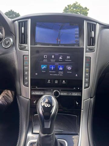 Photo of 2018 White INFINITI Q50