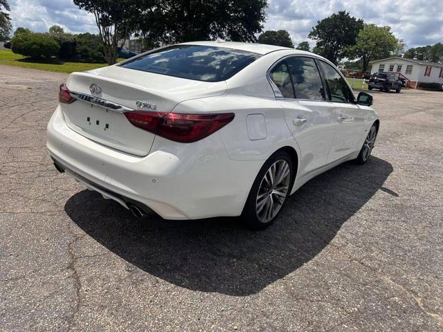 Photo of 2018 White INFINITI Q50