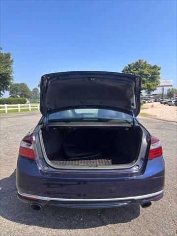 Photo of 2017 Obsidian Blue Pearl Honda Accord