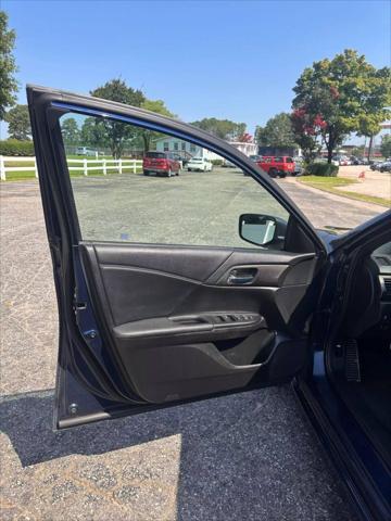Photo of 2017 Obsidian Blue Pearl Honda Accord