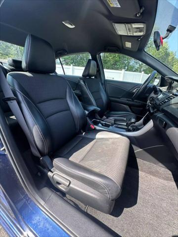 Photo of 2017 Obsidian Blue Pearl Honda Accord