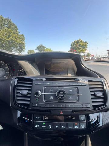 Photo of 2017 Obsidian Blue Pearl Honda Accord