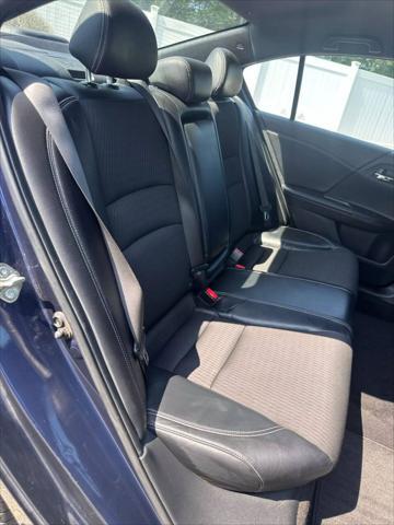 Photo of 2017 Obsidian Blue Pearl Honda Accord
