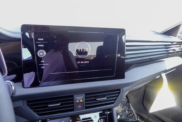 Photo of 2025 Platinum Gray Metallic Volkswagen Jetta