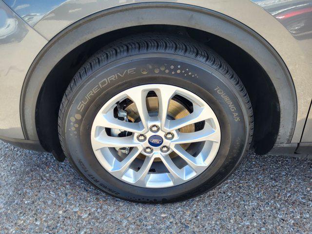 Photo of 2021 Gray Metallic Ford Escape