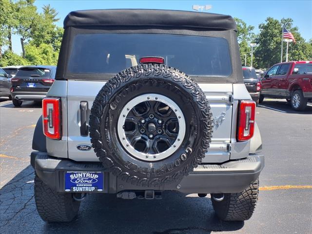 Photo of 2022 Iconic Silver Metallic Ford Bronco