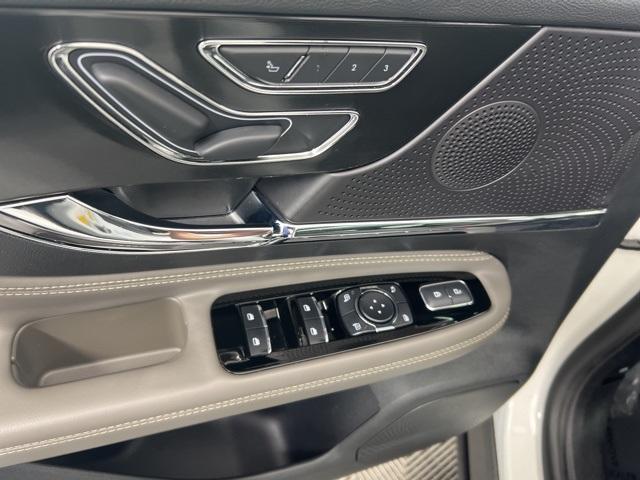 Photo of 2025 Crystal White Metallic Lincoln Corsair