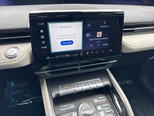 Photo of 2025 White Platinum Clearcoat Metallic Lincoln Nautilus