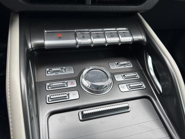 Photo of 2025 White Platinum Clearcoat Metallic Lincoln Nautilus