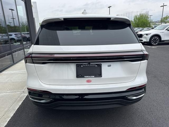 Photo of 2025 White Platinum Clearcoat Metallic Lincoln Nautilus