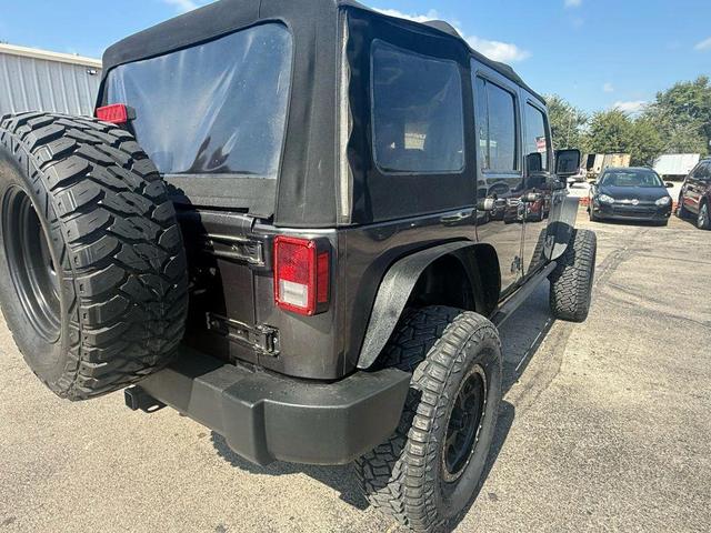 Photo of 2017 Granite Crystal Metallic Clearcoat Jeep Wrangler Unlimited