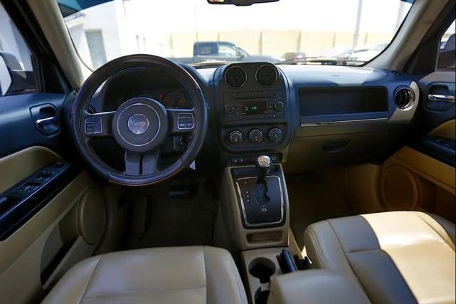 Photo of 2014 Bright White Clearcoat Jeep Patriot