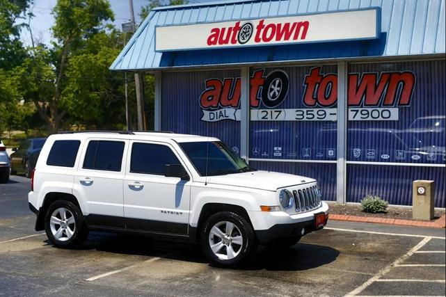 Photo of 2014 Bright White Clearcoat Jeep Patriot