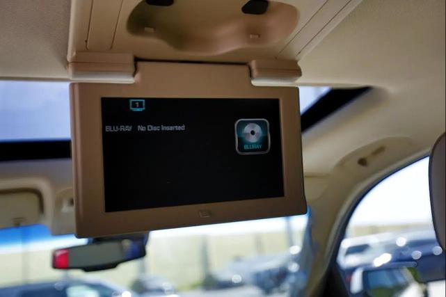 Photo of 2018 Pearl White GMC Yukon