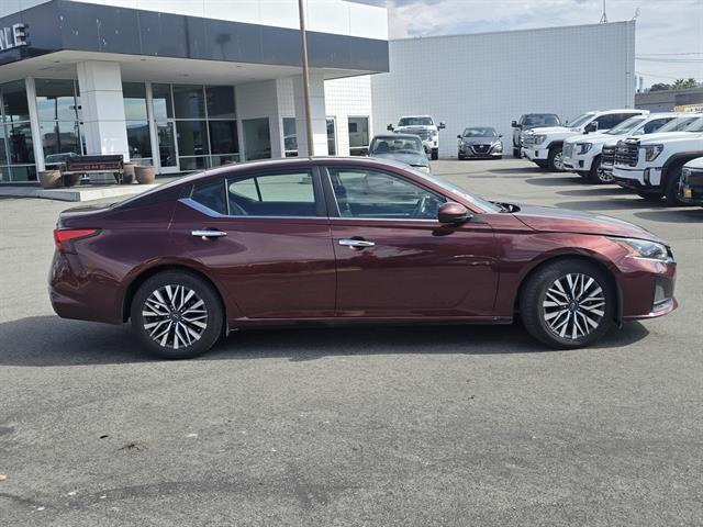 Photo of 2023 Garnet Pearl Metallic Nissan Altima