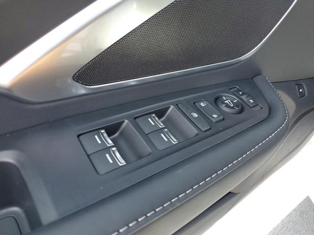 Photo of 2025 Platinum White Pearl Acura RDX