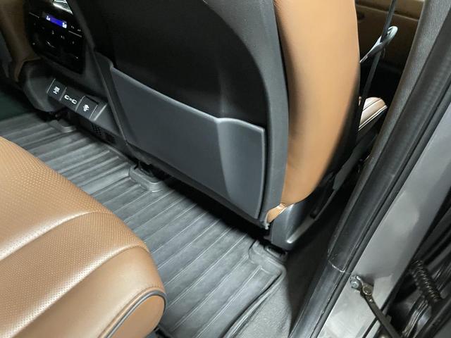 Photo of 2022 Liquid Carbon Metallic Acura MDX
